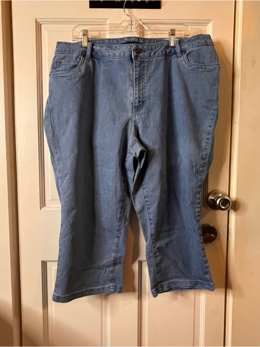 Denim 24/7 18W Capri Jeans with heart ❤️ pocket on back